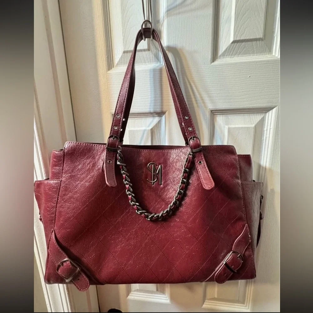 Steve Madden Elegant Burgundy Tote Bag - Picture 1 of 5